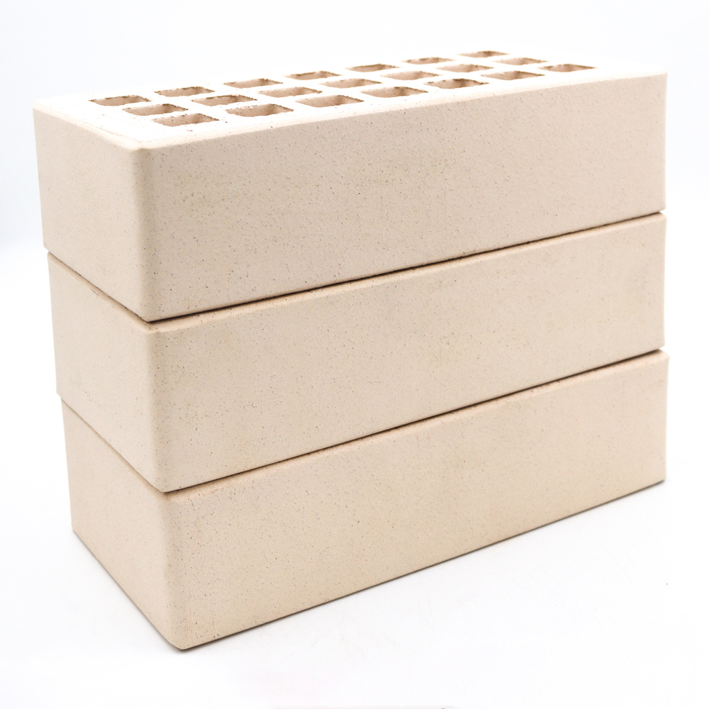 Кирпич облицовочный белый одинарный гладкий ЖКЗ – 1