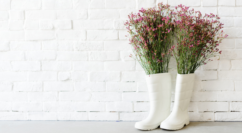 boots-garden-white-wall-concept.jpg